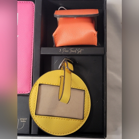 Collection XIIX 3 Piece Bon Voyage Travel Boxed Gift Set - Picture 6 of 7